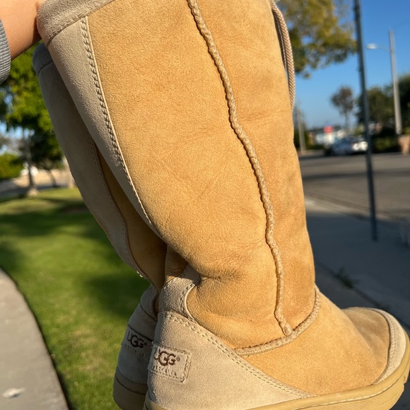 Cozy Ugg Boots: well crafted and comfortable. Please do look at pictures! - Picture 3 of 9